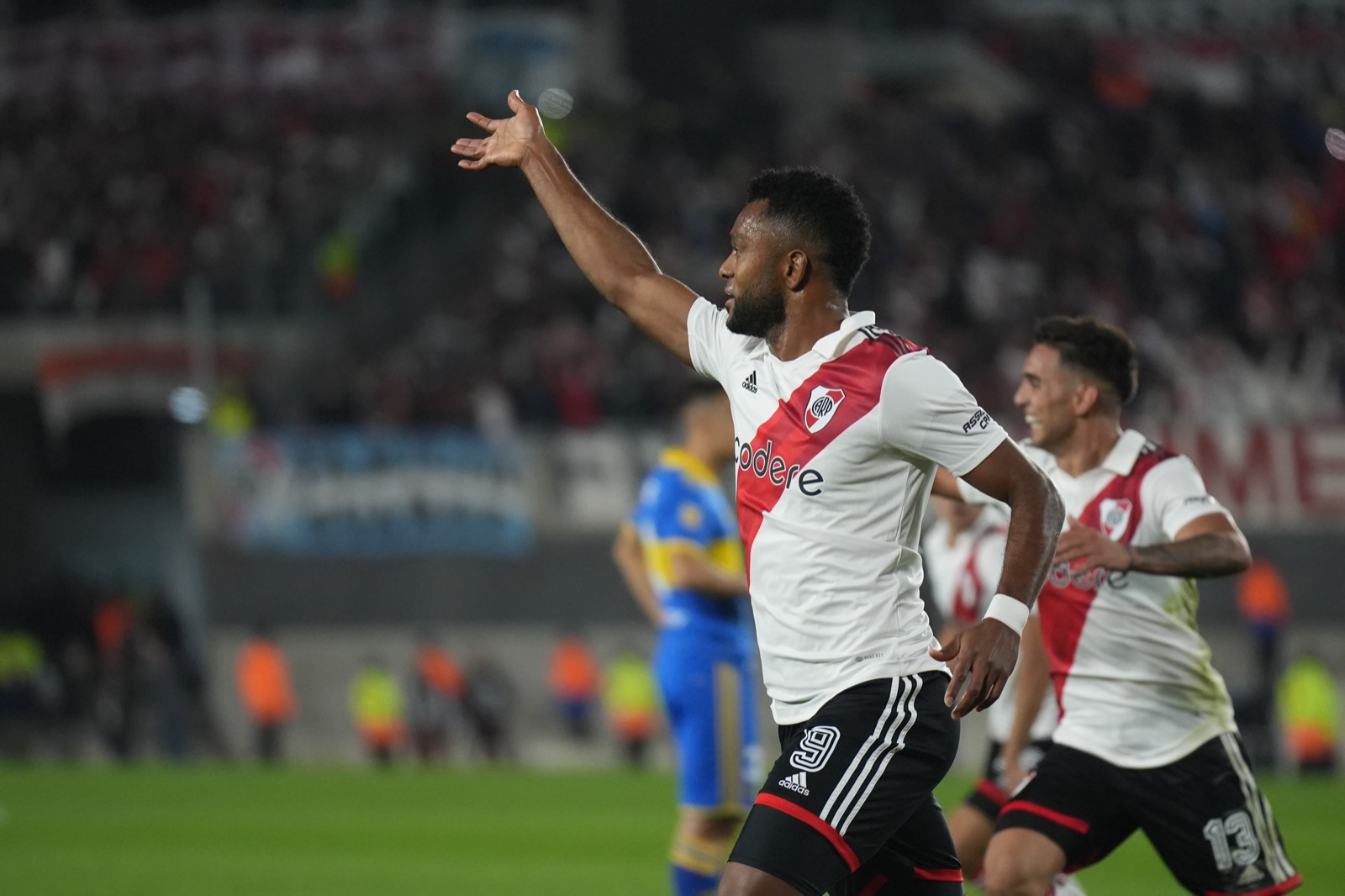 River frente a Boca convertido por Miguel Borja. Foto NA