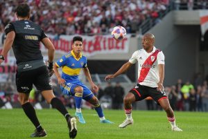 Escena del partido que juegan River y Boca. Foto NA